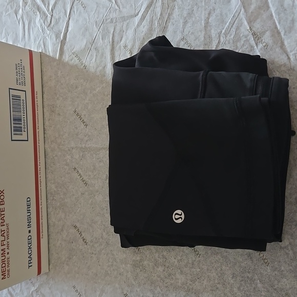 Lululemon Black Cropped  Leggings Sz 6 - Picture 9 of 9